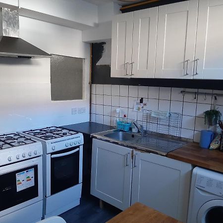 Single Room With Underbed 8 Londra Esterno foto
