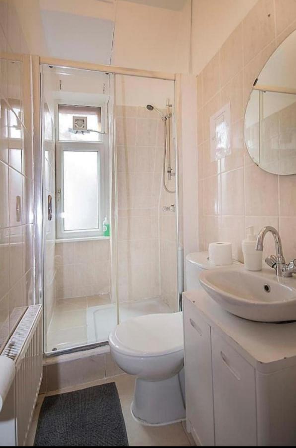 Single Room With Underbed 8 Londra Esterno foto