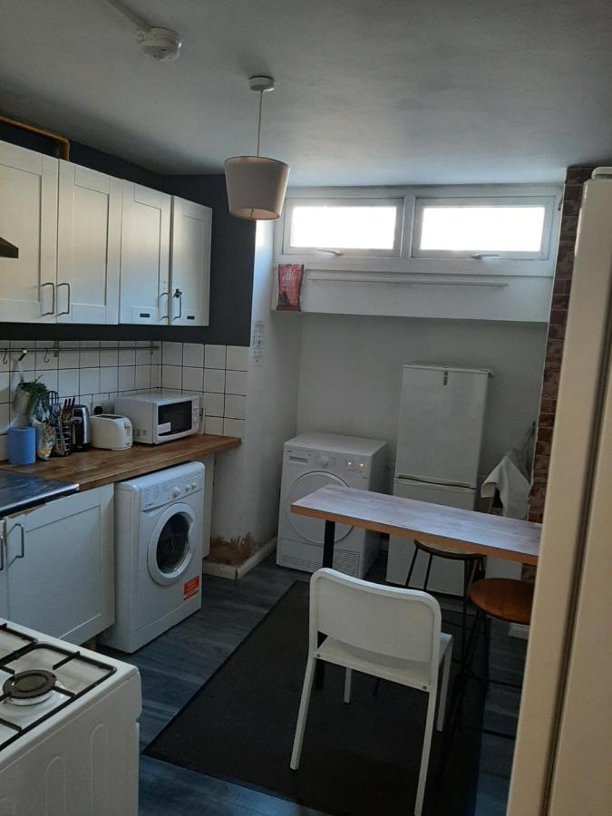 Single Room With Underbed 8 Londra Esterno foto
