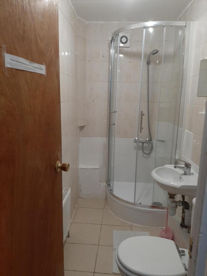 Single Room With Underbed 8 Londra Esterno foto